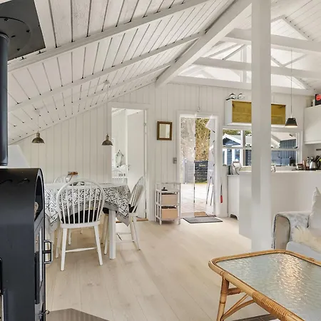 Cozy Summer House 펜션 Stubbekøbing